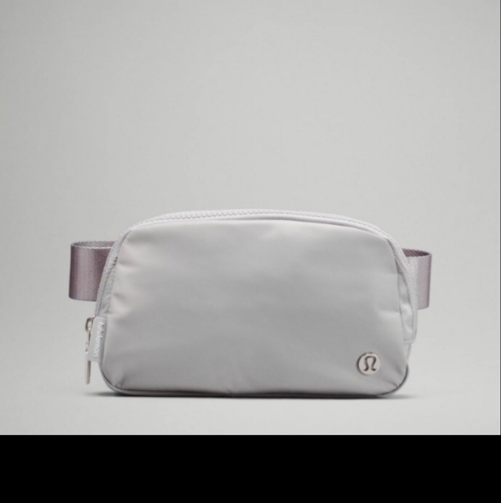 Lululemon Everywhere belt bag
